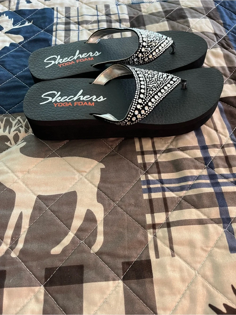NWOT SKECHERS BLING SIZE 8